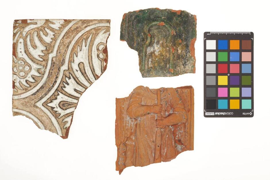 Większość odkrytych w Wielkiej Alei Lipowej przedmiotów zachowała się w formie szczątkowej