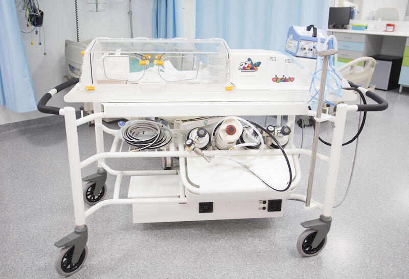 Inkubator jest mobilny, utrzymuje stałą temperaturę