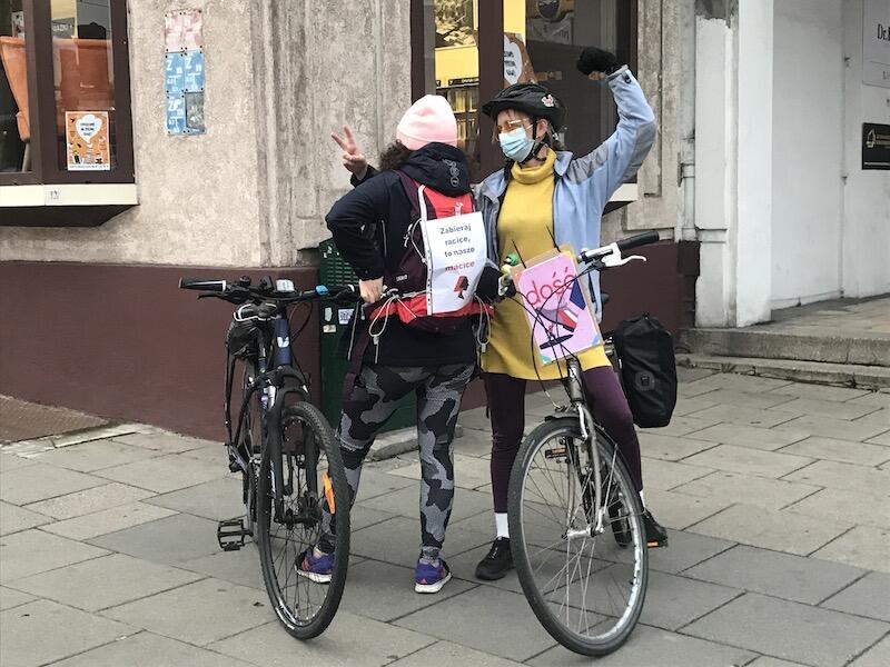 Rowerzystki, które dołączyły dzisiaj do mobilnego protestu