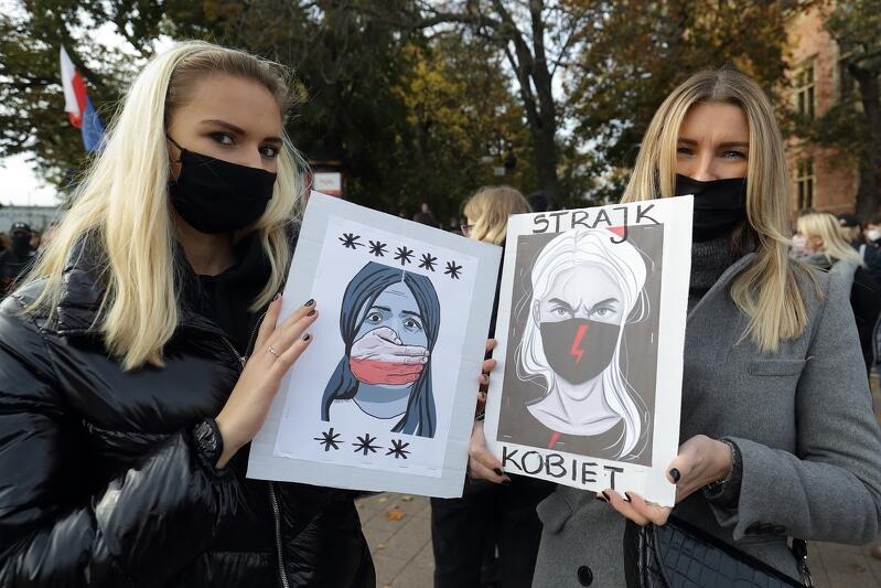 Kobiety i mężczyźni ponownie wyjdą lub wyjadą dziś na gdańskie ulice, by wyrazić swój protest wobec zaostrzenia prawa antyaborcyjnego w Polsce