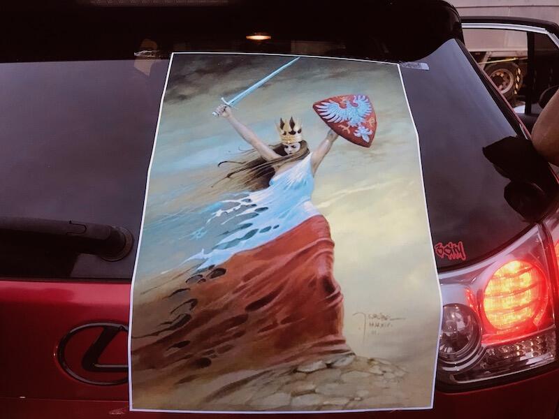 Taki plakat umieszczony został na samochodzie uczestniczek mobilnego protestu, który w piątek 30 października rozpoczął się na parkingu przed Teatrem Wybrzeże