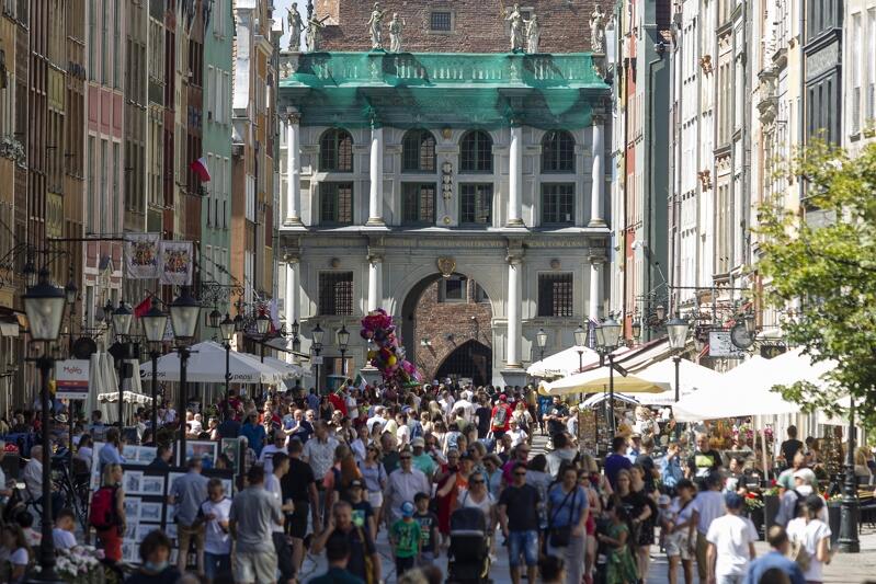 Gdańsk to miasto coraz bardziej popularne wśród turystów. Nz. `pandemiczne lato` 2020