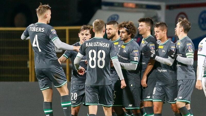Piłkarze Lechii cieszą się ze zwycięstwa i awansu do kolejnej rundy