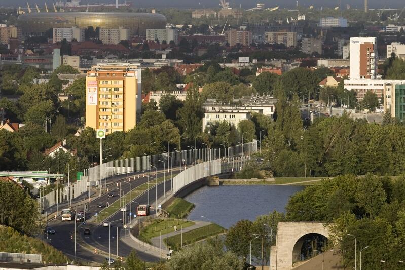 Panorama Gdańska widziana z Niedźwiednika - z tej perspektywy widać co najmniej cztery dzielnice: Wrzeszcz Górny, Wrzeszcz Dolny, Letnicę i Nowy Port