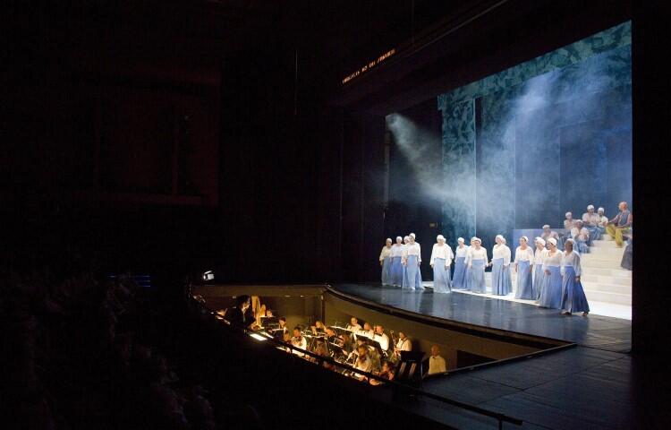5, 6 grudnia 2020 obejrzymy online Poławiaczy pereł  - trzyaktową operę Georges'a Bizeta w reżyserii Tomasza Podsiadłego 