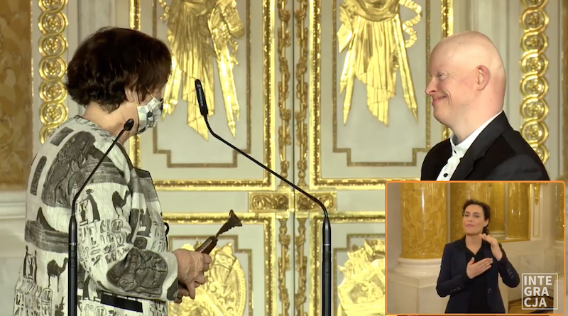 Nagrodę dla Michała Mili wręczyła prof. Elżbieta Zakrzewska-Manterys, przewodnicząca kapituły konkursowej