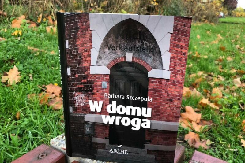 Okładka nowego zbioru reportaży Barbary Szczepuły. Książka ukazała się dzięki staraniom sopockiego wydawnictwa Arche