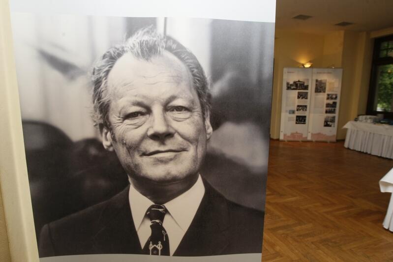 Zdjęcie z wystawy Willy Brandt a Polska  , którą otwarto w Nowym Ratuszu w Gdańsku w 40. rocznicę podpisania układu o podstawach normalizacji stosunków między PRL a RFN