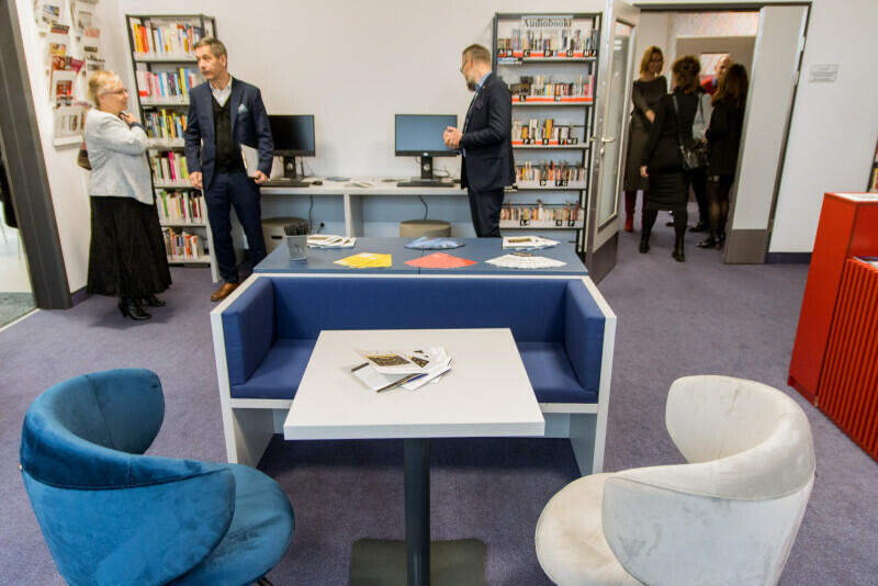 Biblioteka Lawendowa otwarta w styczniu 2020 r. oferuje 7 tys. książek, blisko 700 audiobooków, wygodne siedziska i dwa komputery. Można tu czytać, pracować i napić się smacznej kawy 