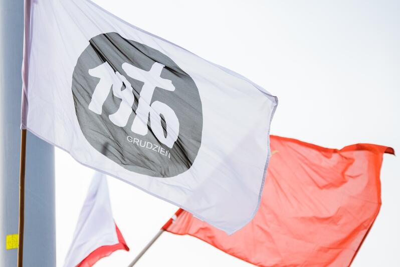 Flaga rocznicy Grudnia`70 w Gdańsku