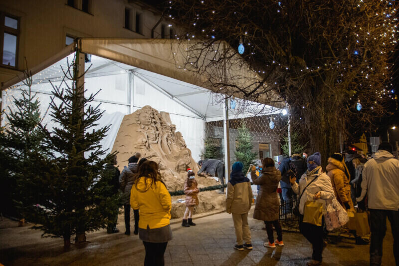 W piątek, 18 grudnia, przed Oliwskim Ratuszem Kultury odsłonięta została Szopka z Piasku. To kultywowana już od 10 lat gdańska tradycja