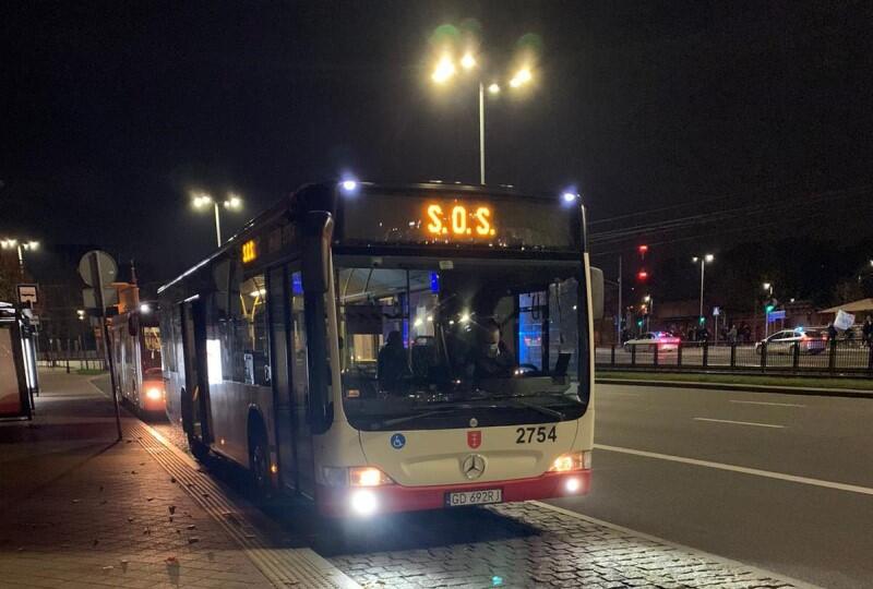 Autobus SOS w czasie jednego z postojów w Gdańsku