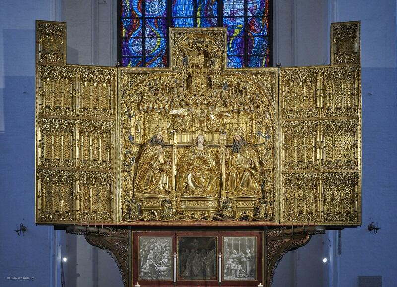 Ołtarz Główny Bazyliki Mariackiej po renowacji