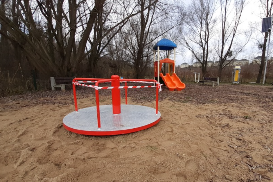 Na placu zabaw przy zbiorniku Świętokrzyska II  pojawiła się karuzela tarczowa 