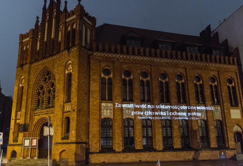 Historyczny budynek Biblioteki PAN przy ul. Wałowej. 