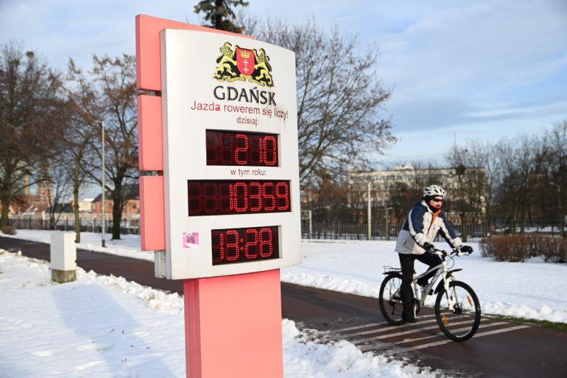 Licznik rowerzystów na ul. 3 Maja pokazuje bieżącą i dobową liczbę rowerzystów