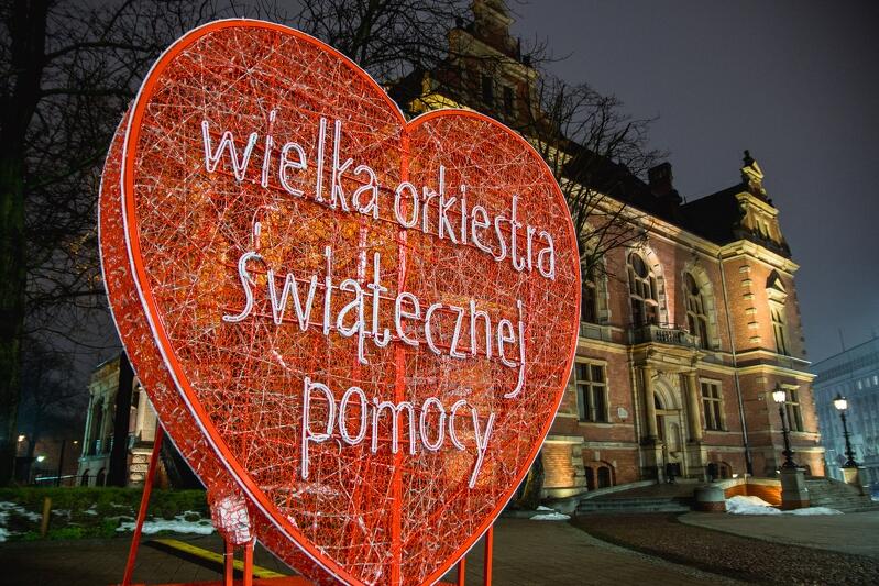 Serce WOŚP przed siedziba Rady Miasta Gdańska