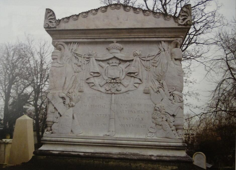 Grobowiec marszałka Lefebvre’a i jego żony na cmentarzu Pére Lachaise