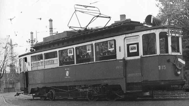 Wagon barowy zamieniony na mobilną świetlicę TPPR w zajezdni we Wrzeszczu; 1958-1959