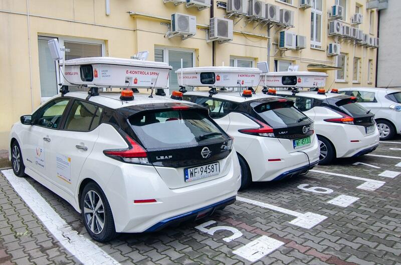 Aktualnie Zarząd Dróg Miejskich w Warszawie posiada trzy samochody wyposażone w system mobilnej kontroli, w planach jest zakup czwartego