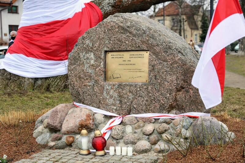 Spotkanie odbyło się na Skwerze przy pomniku poety Janki Kupały, który powstał z inicjatywy mniejszości białoruskiej w Gdańsku 