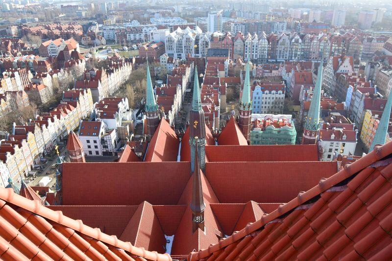 Ze szczytu Bazyliki Mariackiej rozciąga się wspaniały widok na dach i na miasto