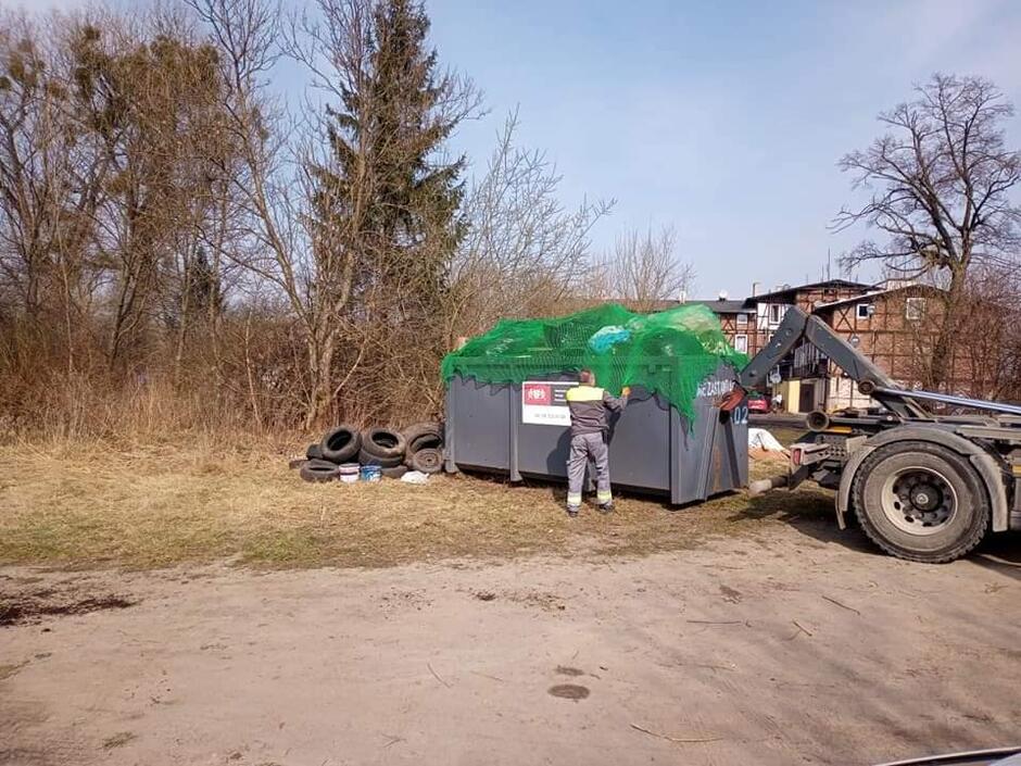 Zebrane przez mieszkańców odpady trafiły do kontenerów przygotowanych przez Gdańskie Usługi Komunalne i Gdańskie Nieruchomości