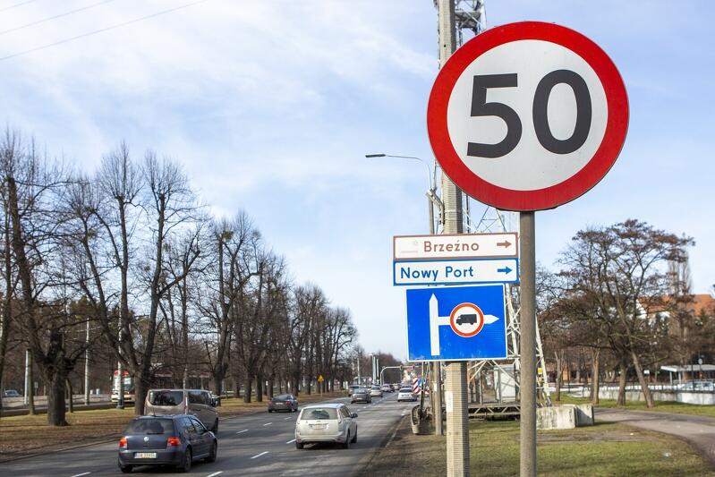 W ciągu 25 dni od wprowadzenia ograniczeń prędkości do 50 km/h na Al. Grunwaldzkiej i Al. Zwycięstwa policjanci nałożyli na kierowców 134 mandaty
