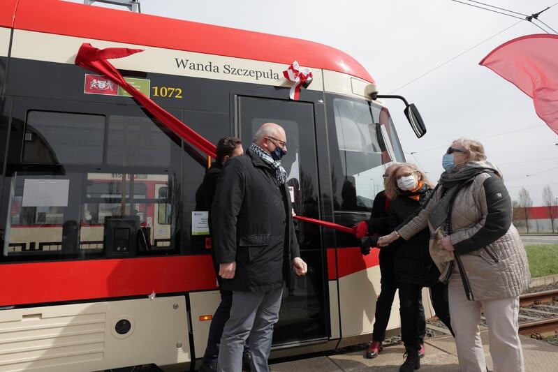 Kolejny gdański tramwaj zyskał patronkę, tym razem została nią prof. Wanda Szczepuła
