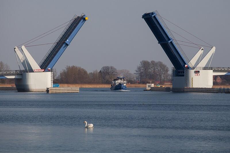 Nowy most zwodzony na Wyspę Sobieszewską oddano do użytku 10 listopada 2018 r.