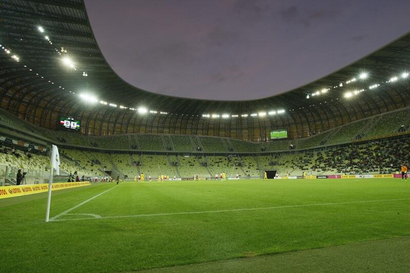Specjaliści z UEFA dobrze ocenili murawę na gdańskim stadionie - otrzymała od nich cztery punkty w skali 5-stopniowej. Teraz został miesiąc, by nad nią jeszcze popracować. Gdańsk Arena Operator zadba o to, by w dniu meczu murawa była na piątkę 