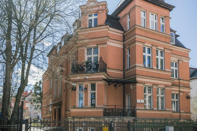 Wydawnictwo ma swoją siedzibę przy ul. Pniewskiego we Wrzeszczu, na parterze kamienicy z przełomu XIX i XX wieku
