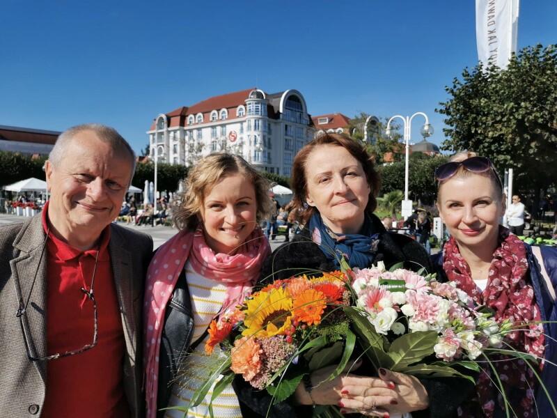 Rodzina Starościaków - od lewej: Jacek, córka Magdalena, Dorota, córka Katarzyna. Zdjęcie wykonane w Sopocie 22 września 2019 roku, przy okazji 70. urodzin Doroty Starościak