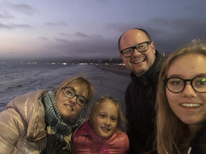 One of the last pictures of the Mayor of Gdańsk with his wife and daughters, taken in December 2018. From left: Magdalena, Teresa, Paweł and Antonina Adamowicz